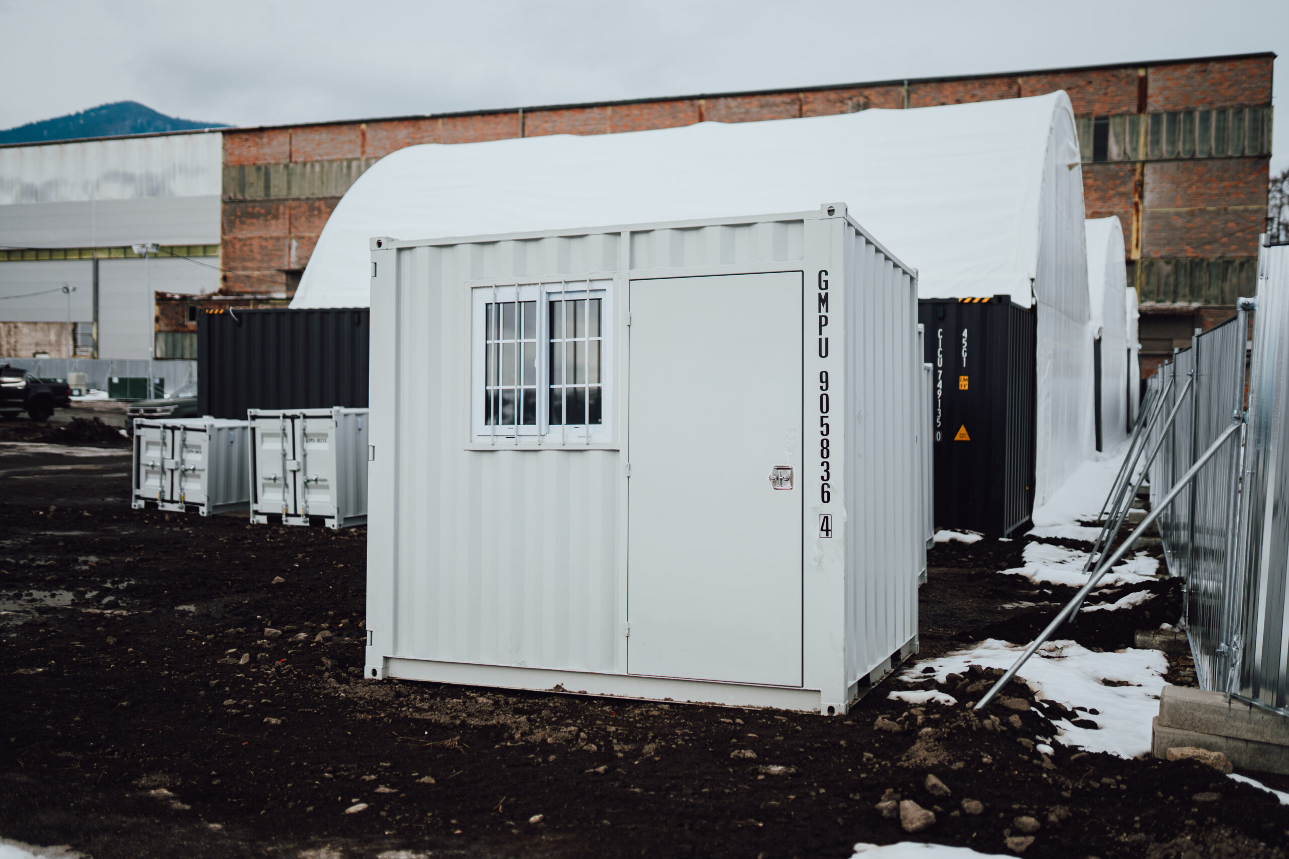 Mini shipping container L9 (with door and window) 225 cm x 275 cm x 250 cm