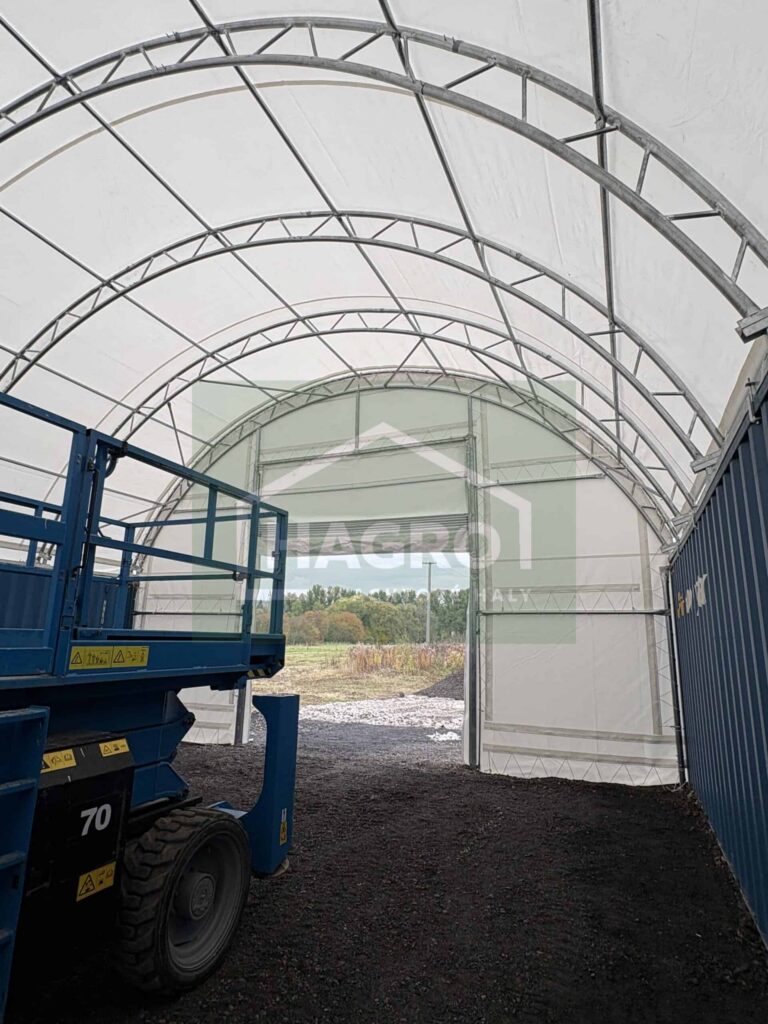Interiér prístrešku Hagro – pohľad na kontajner