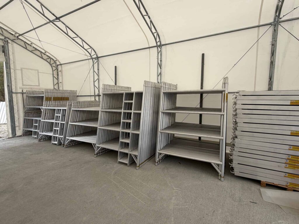 Sklad lešenia Hagro – regály s dielmi