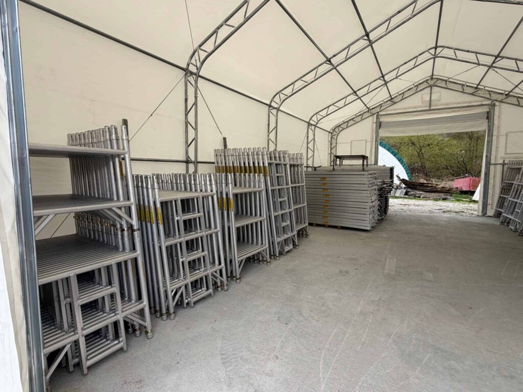 Sklad lešenia Hagro – police s príslušenstvom